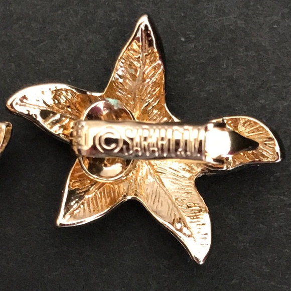 Vintage Sarah Coventry Star Earrings / Starfish, Gold Tone Earrings, Clip-ons - Picture 6 of 10